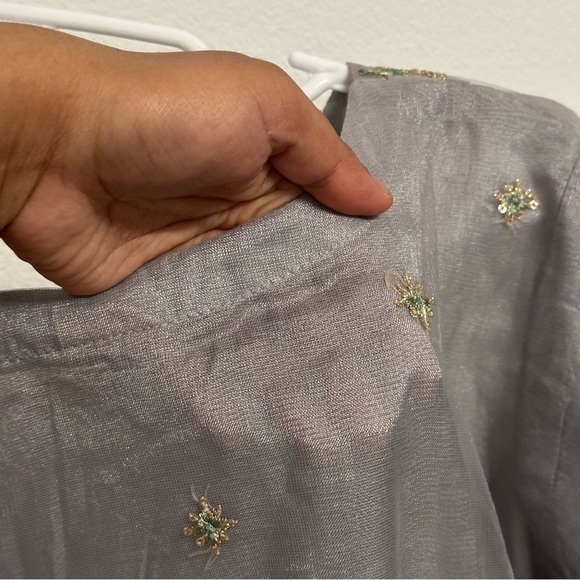 Elegant Grey Embroidered 3-Piece Gharara Set | Formal / Nikkah Outfit - Picture 7 of 10